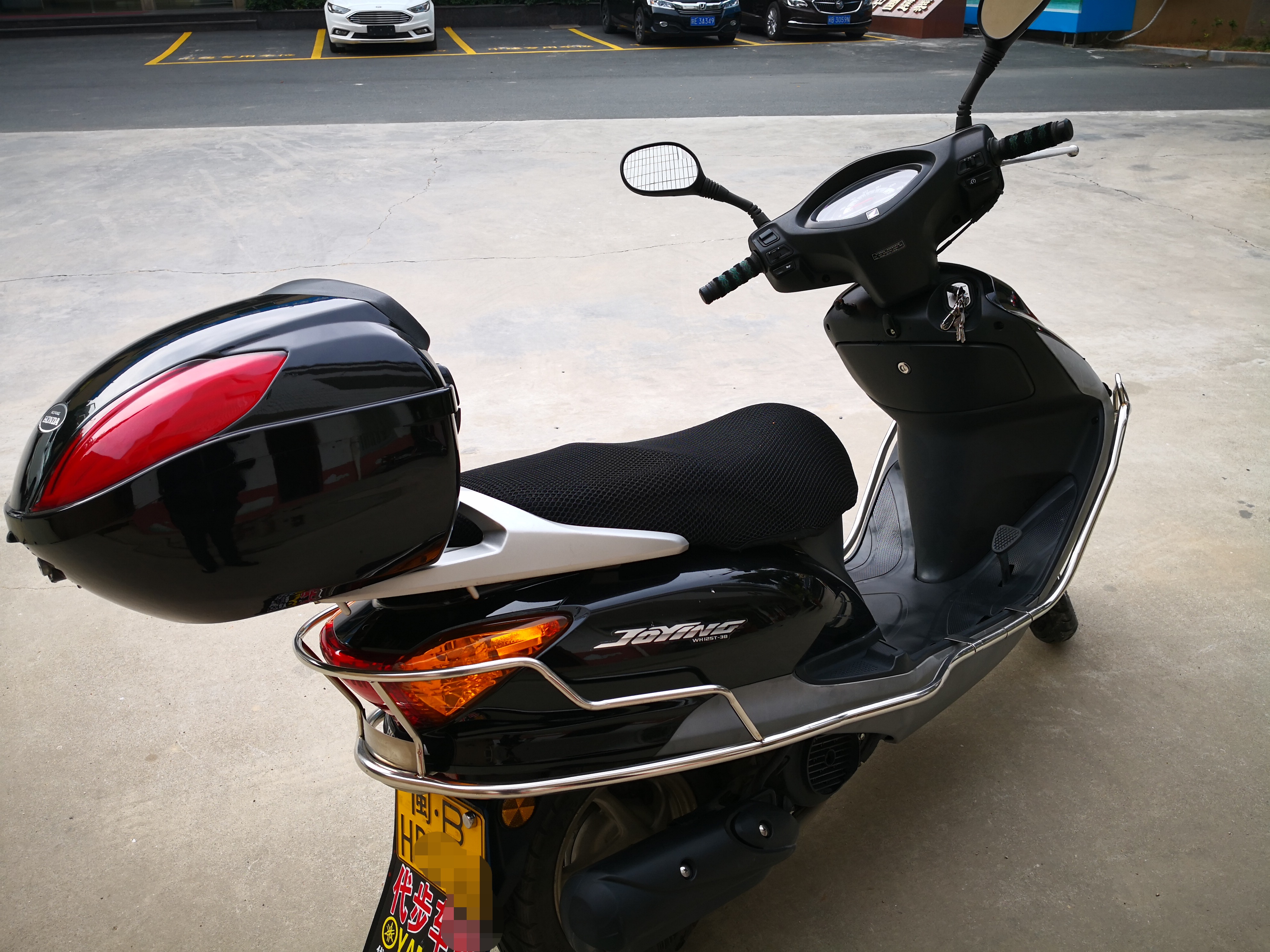 个人自用女士踏板本田佳颖摩托车和鑫轮摩托车125动力9成新以上便宜