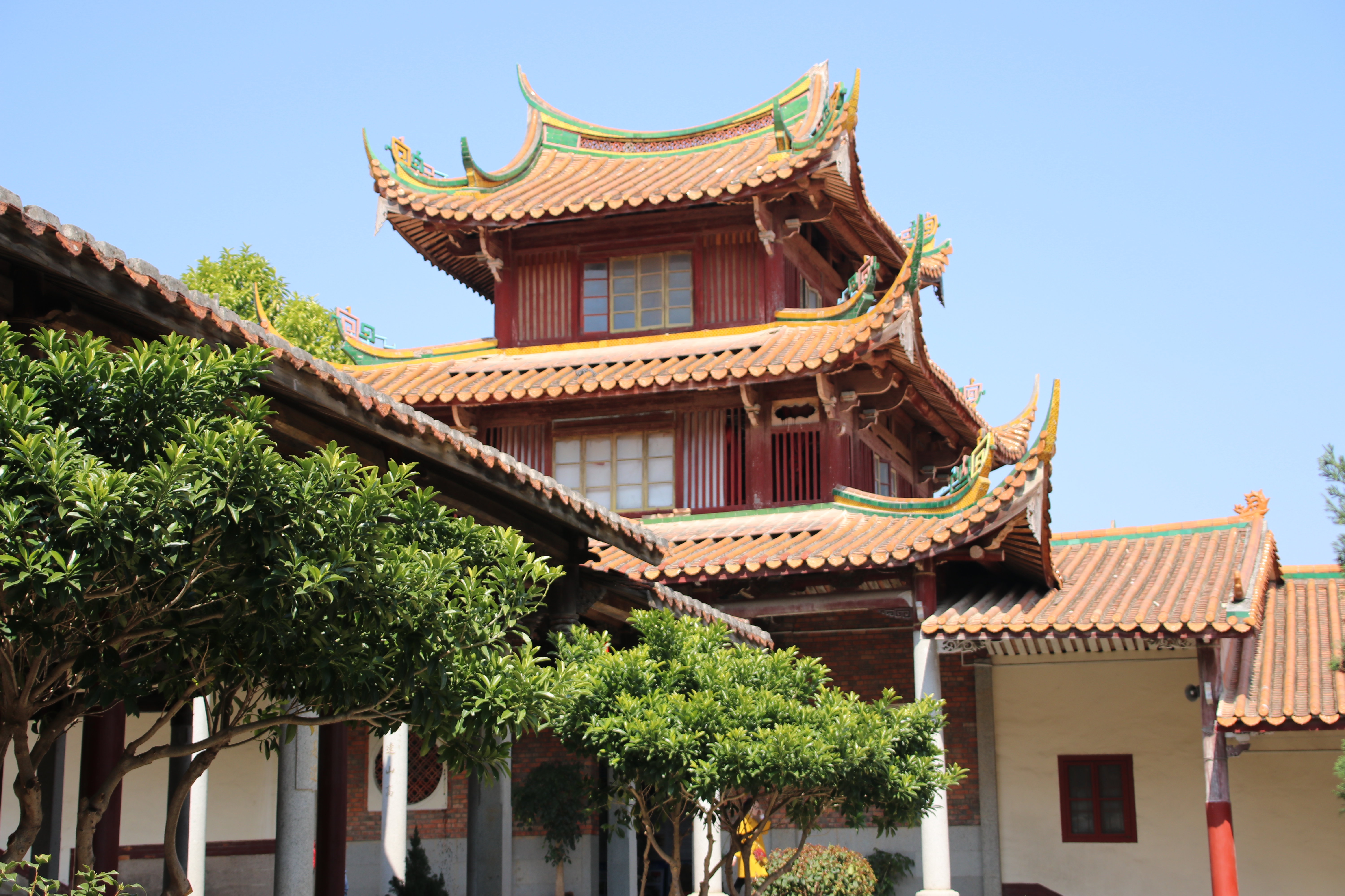 好吧,成功地被大家"忽悠"到梅峰寺了