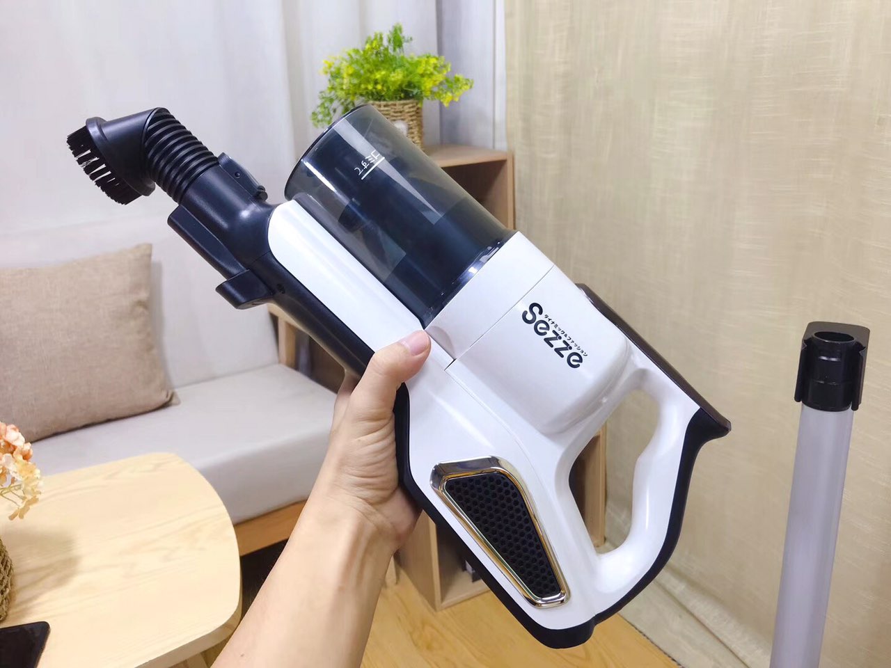 日本智能无线吸尘器