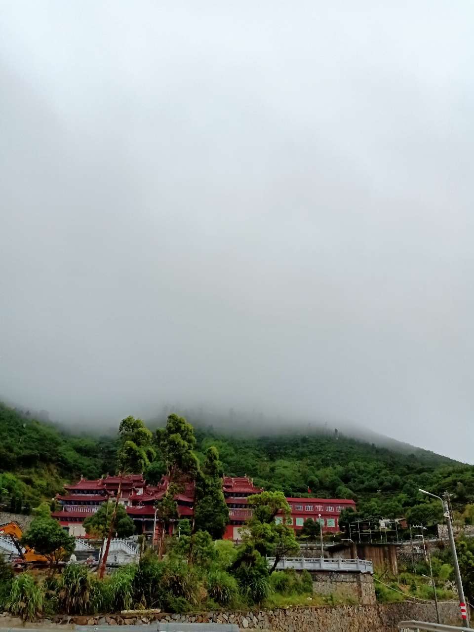 云雾中的壶公山